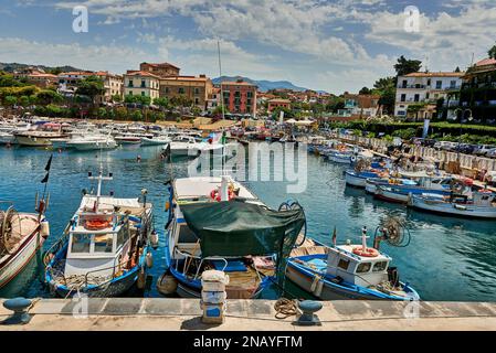 Hafen von San Marco di Castellabate Stockfoto