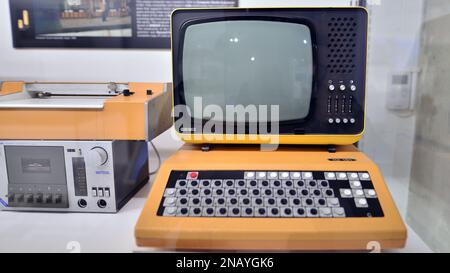 Warschau, Polen. 10. Februar 2023 Im Apple Museum. IQ 151-Computer. Stockfoto