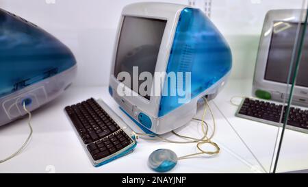 Warschau, Polen. 10. Februar 2023 Im Apple Museum. IMac-Computer. Stockfoto