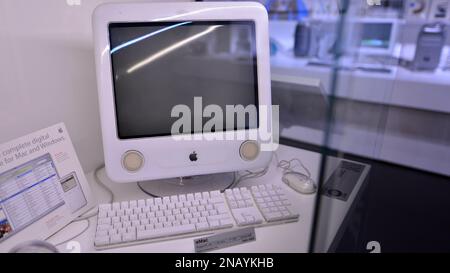 Warschau, Polen. 10. Februar 2023 Im Apple Museum. EMAC-Computer. Stockfoto