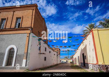 Fabrik in ures Sonora Mexico, Altstadt mit alten Häusern (Foto: Luis Gutierrez / NortePhoto.com) molino en ures Sonora Mexico, Pueblo viejo de Casas antiguas (Foto: Luis Gutierrez / NortePhoto.com) Stockfoto