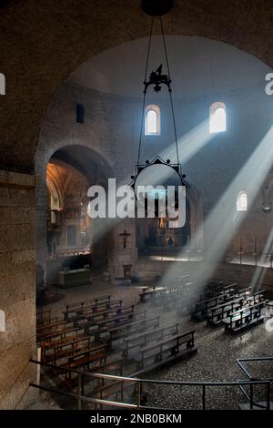 Brescia Italien 12 2023. Februar: Romanische Kathedrale aus dem 12. Jahrhundert, berühmt für ihre kreisförmige Form und mittelalterliche Fresken Stockfoto