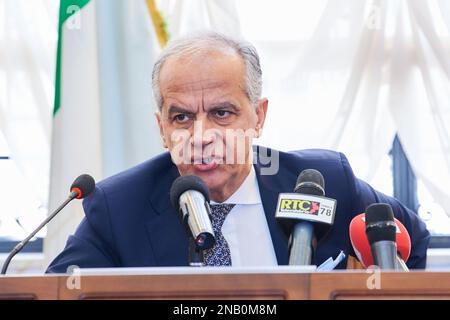 Operations Center Anti-Mafia Investigation Directorate, Catanzaro, Italien, 13. Februar 2023, Matteo Piantedosi Innenminister während des italienischen Innenministers Matteo Piantedosi eröffnet ein neues DIA-Zentrum in Catanzaro - Nachrichten Stockfoto