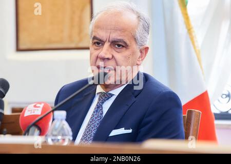 Operations Center Anti-Mafia Investigation Directorate, Catanzaro, Italien, 13. Februar 2023, Matteo Piantedosi Innenminister während des italienischen Innenministers Matteo Piantedosi eröffnet ein neues DIA-Zentrum in Catanzaro - Nachrichten Stockfoto
