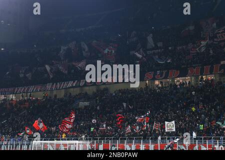 Mailand, Italien. 10. Februar 2023. AC Mailand-Fans während des Fußballspiels der Serie A 2022/23 zwischen dem AC Mailand und dem Turin FC im San Siro Stadium, Mailand, Italien, am 10. Februar 2023 Kredit: Independent Photo Agency/Alamy Live News Stockfoto