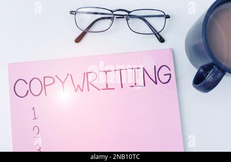 Inspiration mit Schildern zum Schreiben. Geschäftsidee, die den Text von Werbung oder Werbematerial verfasst Stockfoto