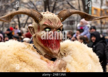 Horrormasken-Porträt beim Surva International Masquerade and Mummers Festival in Pernik, Region Sofia, Bulgarien, Osteuropa, Balkan, EU Stockfoto