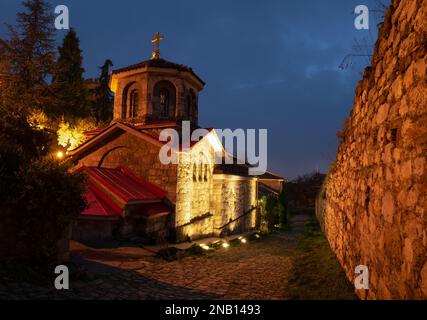 Die Kapelle des Heiligen Petka in Belgrad bei Nacht, innerhalb der Mauern der Kalemegdan-Festung Stockfoto