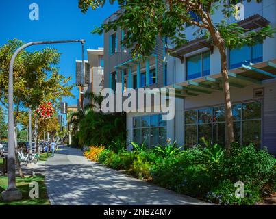 Grand Cayman, Kaimaninseln, Dezember 2022, Blick auf einen Bürgersteig in Camana Bay Stockfoto