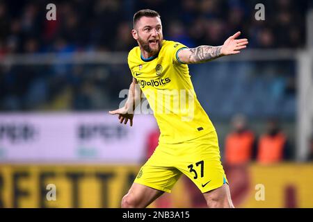 Genua, Italien. 13. Februar 2023 Mailand Skriniar vom FC Internazionale reagiert während des Fußballspiels der Serie A zwischen UC Sampdoria und dem FC Internazionale. Kredit: Nicolò Campo/Alamy Live News Stockfoto