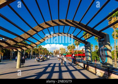 Passeig de Colom Promenade führt nach Barceloneta, Barcelona, Katalonien, Spanien Stockfoto