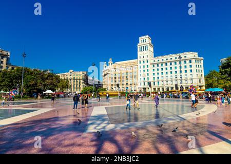 Iberostra Hotel in einem historischen Gebäude im klassizistischen Stil mit Blick auf die Placa de Catalunya, Barcelona, Spanien Stockfoto