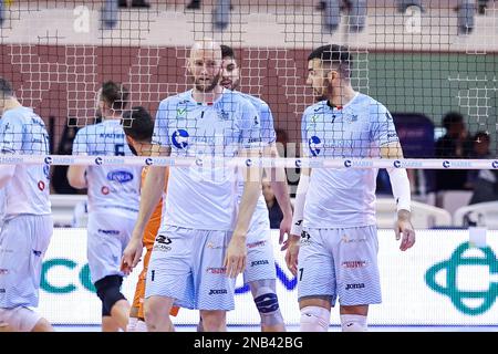 Palasport, Cisterna, Italien, 11. Februar 2023, Aidan Zingel (Top Volley Cisterna) und Marko Sedlacek (Top Volley Cisterna) während Top Volley Cisterna Stockfoto