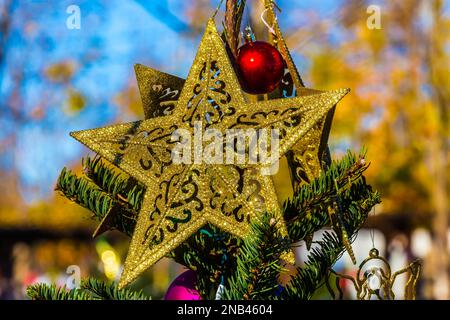 Gold Star Christmas Tree Topper Stockfoto