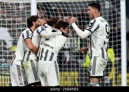 Adrien Rabiot vom FC Juventus (l) feiert mit Federico Chiesa, Manuel Locatelli und Dusan Vlahovic das Tor von 1-0 in der Serie A. Stockfoto