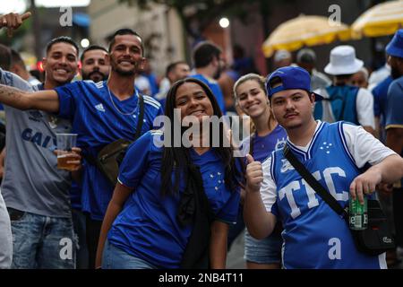 Belo Horizonte, Brasilien. 13. Februar 2023. MG - Belo Horizonte - 02/13/2023 - MINEIRO 2023, CRUZEIRO X ATLETICO MG - Cruzeiro Fans während eines Spiels gegen Atletico-MG im Independencia Stadion für die Mineiro 2023 Meisterschaft. Foto: Gilson Junio/AGIF/Sipa USA Kredit: SIPA USA/Alamy Live News Stockfoto