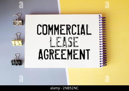 Handschrift Text schreiben Commercial Lease. Konzept Bedeutung Vertrag zwischen einem Vermieter und einer Geschäftsimmobilie Mieter. Gewerblicher Mietvertrag Text geschrieben Stockfoto