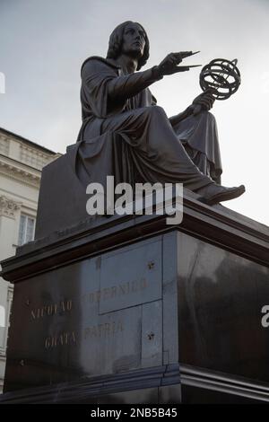 Das Nicolaus Copernicus-Denkmal vor der Polnischen Akademie der Wissenschaften auf Warschaus Krakowskie Przedmieście, Warschau, Polen Stockfoto