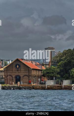 493 die Gebäude des Royal Australian Navy Heritage Center aus nördlicher Richtung von der Fähre in Richtung Manly aus zu sehen. Sydney-Australien. Stockfoto