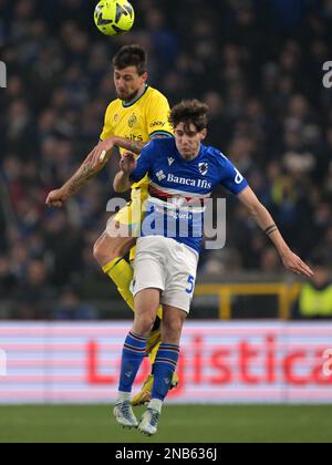 GENUA - (l-r) Francesco Acerbi vom FC Internazionale Milano, Alessandro Zanoli von UC Sampdoria während des Spiels Der italienischen Serie A zwischen UC Sampdoria und FC Internazionale Mailand im Luigi Ferraris Stadion am 13. Februar 2023 in Genua, Italien. AP | niederländische Höhe | GERRIT VON KÖLN Stockfoto