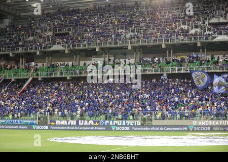 Belo Horizonte, Brasilien. 13. Februar 2023. MG - Belo Horizonte - 02/13/2023 - MINEIRO 2023, CRUZEIRO X ATLETICO MG - Cruzeiro Fans während eines Spiels gegen Atletico-MG im Independencia Stadion für die Mineiro 2023 Meisterschaft. Foto: Gilson Junio/AGIF/Sipa USA Kredit: SIPA USA/Alamy Live News Stockfoto