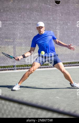 Der schwedische Tennisspieler Lucas Renard spielt am 13. 2023. Februar beim Midtown Weston Future MT-Tennisturnier in Weston, FL Stockfoto