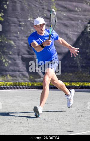 Der schwedische Tennisspieler Lucas Renard spielt am 13. 2023. Februar beim Midtown Weston Future MT-Tennisturnier in Weston, FL Stockfoto