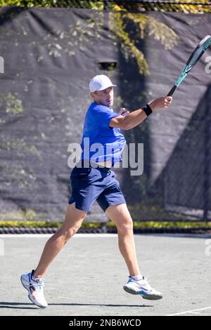 Der schwedische Tennisspieler Lucas Renard spielt am 13. 2023. Februar beim Midtown Weston Future MT-Tennisturnier in Weston, FL Stockfoto