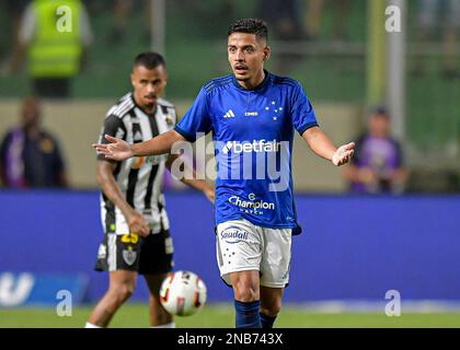 Belo Horizonte, Brasilien, 13. Februar 2023. Neto Moura von Cruzeiro, während des Spiels zwischen Cruzeiro und Atletico Mineiro, für die Mineiro-Meisterschaft 2023, im Arena Independencia Stadium, in Belo Horizonte am 13. Februar. Foto: Gledston Tavares/DiaEsportivo/Alamy Live News Stockfoto