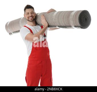 Männlicher Arbeiter mit Rollteppich auf weißem Hintergrund Stockfoto