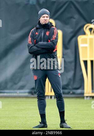 München, Deutschland. 13. Februar 2023. Julian Nagelsmann, Cheftrainer von Bayern München, nimmt am 13. Februar 2023 an einer Schulung in München Teil. Bayern München spielt am 14. Februar in Paris in einer UEFA Champions League-Runde mit 16 Spielen der ersten Liga gegen Paris Saint-Germain. Kredit: Philippe Ruiz/Xinhua/Alamy Live News Stockfoto