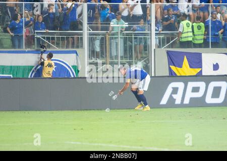 Belo Horizonte, Minas Gerais, Brasilien. 13. Februar 2023. (SPO) Spiel der Mineiro Football Championship zwischen Cruzeiro und Atletico Mineiro. 13. Februar 2023. Brasilien, Minas Gerais, Belo Horizonte: Höhepunkte des Spiels zwischen Cruzeiro und Atletico Mineiro, gültig für die 5. Runde der Mineiro Football Championship 2023, die am Montag, den 13. Februar 2023 im Stadion Independencia in Belo Horizonte (MG) stattfindet. Das Spiel endete mit einem Unentschieden von 1-1, mit einem Tor von Huck von Atletico-MG und Bruno von Cruzeiro. Kredit: Breno Babu/Thenews2 (Kredit: © Breno Babu/TheNEWS2 via ZUMA Pres Stockfoto