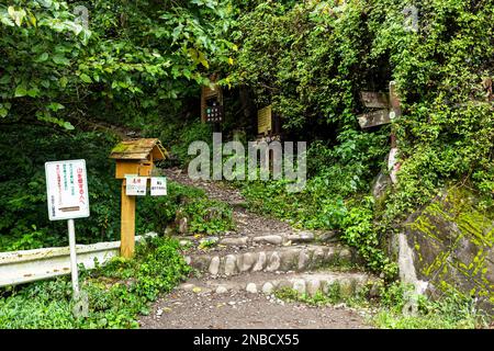 Kletterbenachrichtigung zur Sicherheit, Tor des Weges, Mount Bounoore, Okumusashi Berge, Hannou Stadt, Provinz Saitama, Japan, Ostasien, Asien Stockfoto