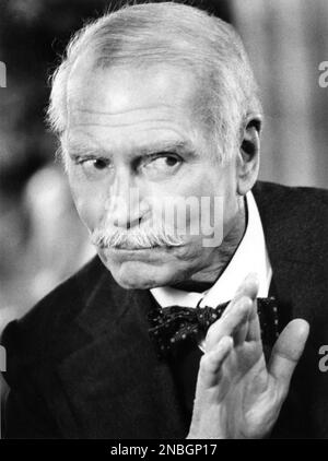 LAURENCE OLIVIER in Einer KLEINEN ROMANTIK 1979 Regisseur GEORGE ROY HILL Roman Patrick Cauvin Musik Georges Delerue Frankreich-USA Koproduktion Orion Pictures / Pan Arts / Trinacra Films / Warner Bros Stockfoto