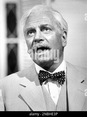 LAURENCE OLIVIER Portrait als Big Daddy im TV Film CAT AUF Einem HEISSEN BLECHDACH 1976 Regisseur ROBERT MOORE Schriftsteller Tennessee Williams Adaption Kerry Crabbe Kostümdesign Jane Robinson aus der britischen TV-Serie LAURENCE OLIVIER PRÄSENTIERT Produzenten Derek Granger und Laurence Olivier Granada Television / ITV (Independent Television) Stockfoto