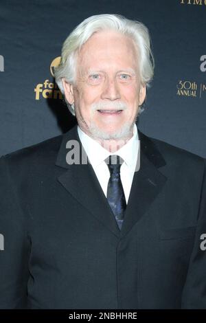 LOS ANGELES - 10. FEBRUAR: Bruce Davison bei den Movieguide Awards 30. im Avalon Hollywood am 10. Februar 2023 in Los Angeles, Kalifornien Stockfoto