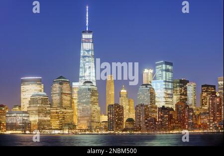 New York City Manhattan Skyline der Innenstadt mit seinen Wolkenkratzern, einschließlich des One World Trade Center Stockfoto
