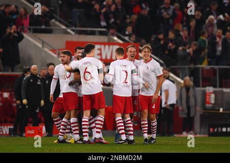 KÖLN, DEUTSCHLAND - 12.02.23: Das Spiel von 1. Bundesliga 1. FC Köln gegen Eintracht Frankfurt im Rhein Energie Stadion Stockfoto