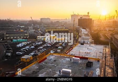 VLAARDINGEN - Bauarbeiter im neuen Bauprojekt Park Vijfsluizen der Baugesellschaft Heijmans. ANP JEFFREY GROENEWEG niederlande raus - belgien raus Stockfoto