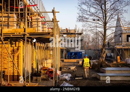 VLAARDINGEN - Bauarbeiter im neuen Bauprojekt Park Vijfsluizen der Baugesellschaft Heijmans. ANP JEFFREY GROENEWEG niederlande raus - belgien raus Stockfoto