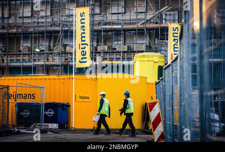VLAARDINGEN - Bauarbeiter im neuen Bauprojekt Park Vijfsluizen der Baugesellschaft Heijmans. ANP JEFFREY GROENEWEG niederlande raus - belgien raus Stockfoto