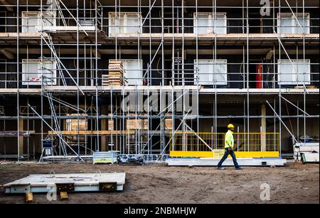 VLAARDINGEN - Bauarbeiter im neuen Bauprojekt Park Vijfsluizen der Baugesellschaft Heijmans. ANP JEFFREY GROENEWEG niederlande raus - belgien raus Stockfoto