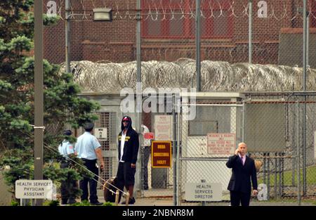 Former New York Giants star Plaxico Burress, center, and his agent