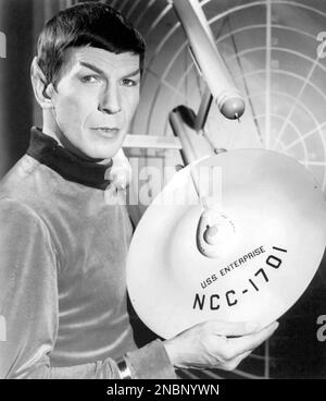 LEONARD NIMOY IN STAR TREK (1966). Guthaben: PARAMOUNT TV / Album Stockfoto