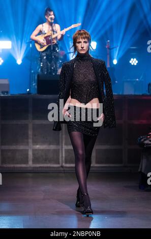 13. Februar 2023, New York, New York, USA: Model Walks Runway für die Cucculelli Shaheen Kollektion Les Radiants Show während der Herbst/Winter 2023 Fashion Week in Webster Hall (Kreditbild: © Lev Radin/Pacific Press via ZUMA Press Wire) NUR REDAKTIONELLE VERWENDUNG! Nicht für den kommerziellen GEBRAUCH! Stockfoto