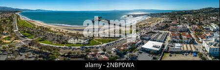 Santa Barbara Luftpanorama. Malerische Aufnahme von Pier und Strand Stockfoto