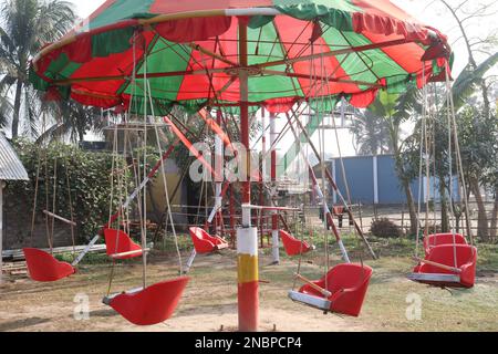 Swing Chair Kinder fahren auf dem Park zum Genießen Stockfoto