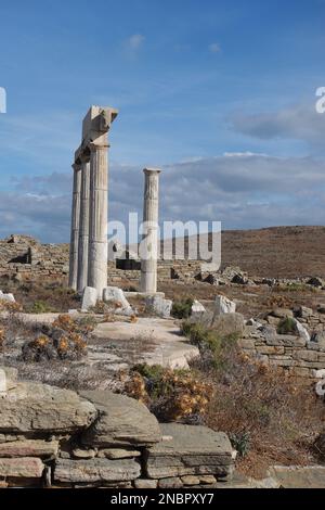 Antiker Tempel des Apollo auf Delos Island. Eine der wichtigsten mythologischen, historischen und archäologischen Stätten in Griechenland. Stockfoto