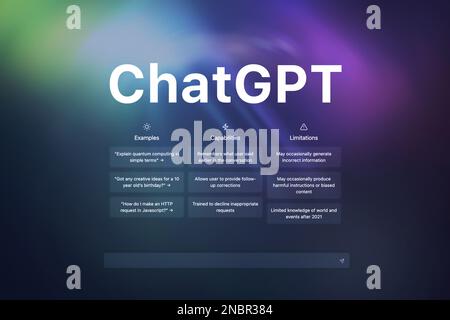 Bildschirm eines Smartphones mit ChatGPT-Chat, KI-Tool, künstlicher Intelligenz. Mann, der ChatGPT, den AI-Chatbot von OpenAI, verwendet. ChatGPT-Website. Mailand, Italien Stockfoto