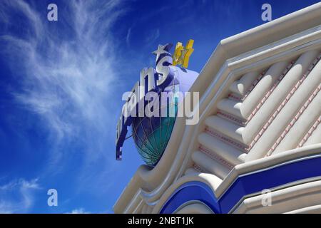 Nevada, USA 5. September 2021: Stadtbild der berühmten Fassade von Harrah's Hotel and Casino am Las Vegas Strip Stockfoto